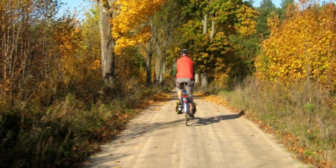 Weekend Bike Touring – Autumn Sun and Gravel Road fun