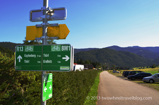 r13 bicycle route sign austria